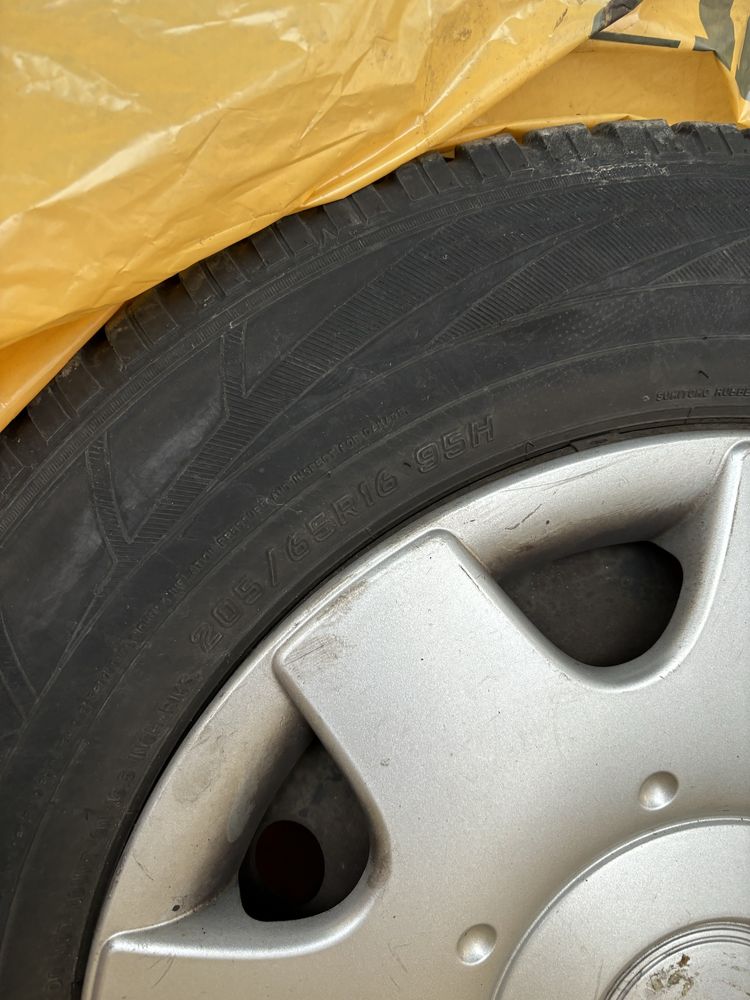 Opony zimowe Falken Eurowinter 205/65R16 95H + felga