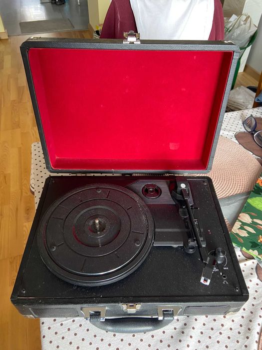 Gramofon walizkowy