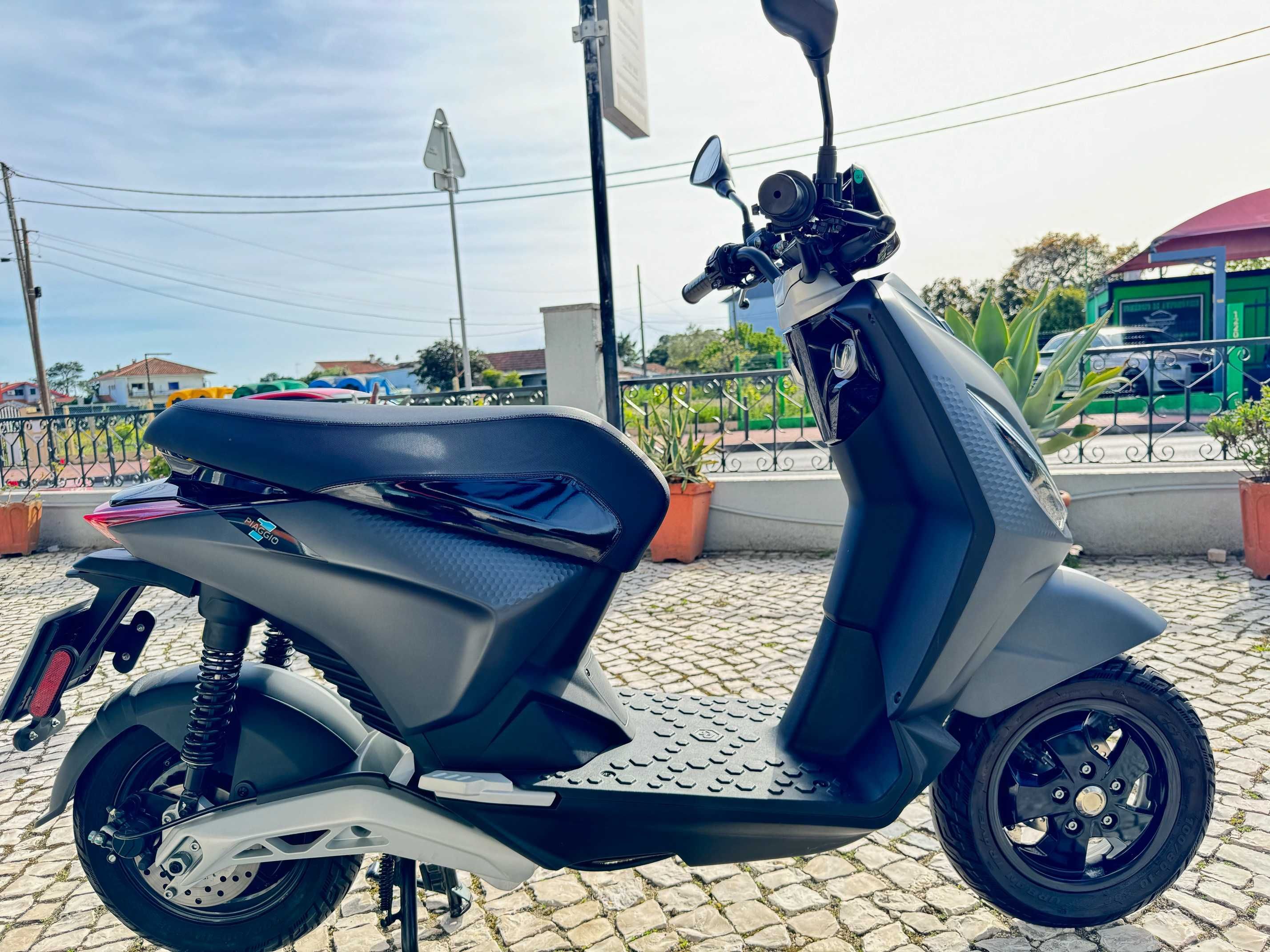 Piaggio One Active - Moto de Serviço