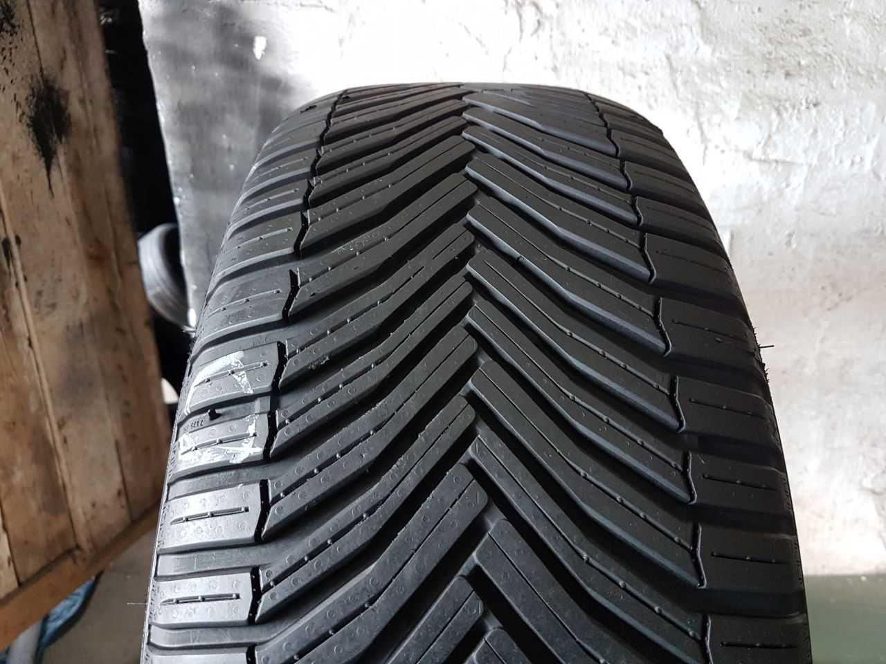 Opona Jak Nowa Demo całoroczna 225/55R19 7mm Michelin CrossClimate SUV
