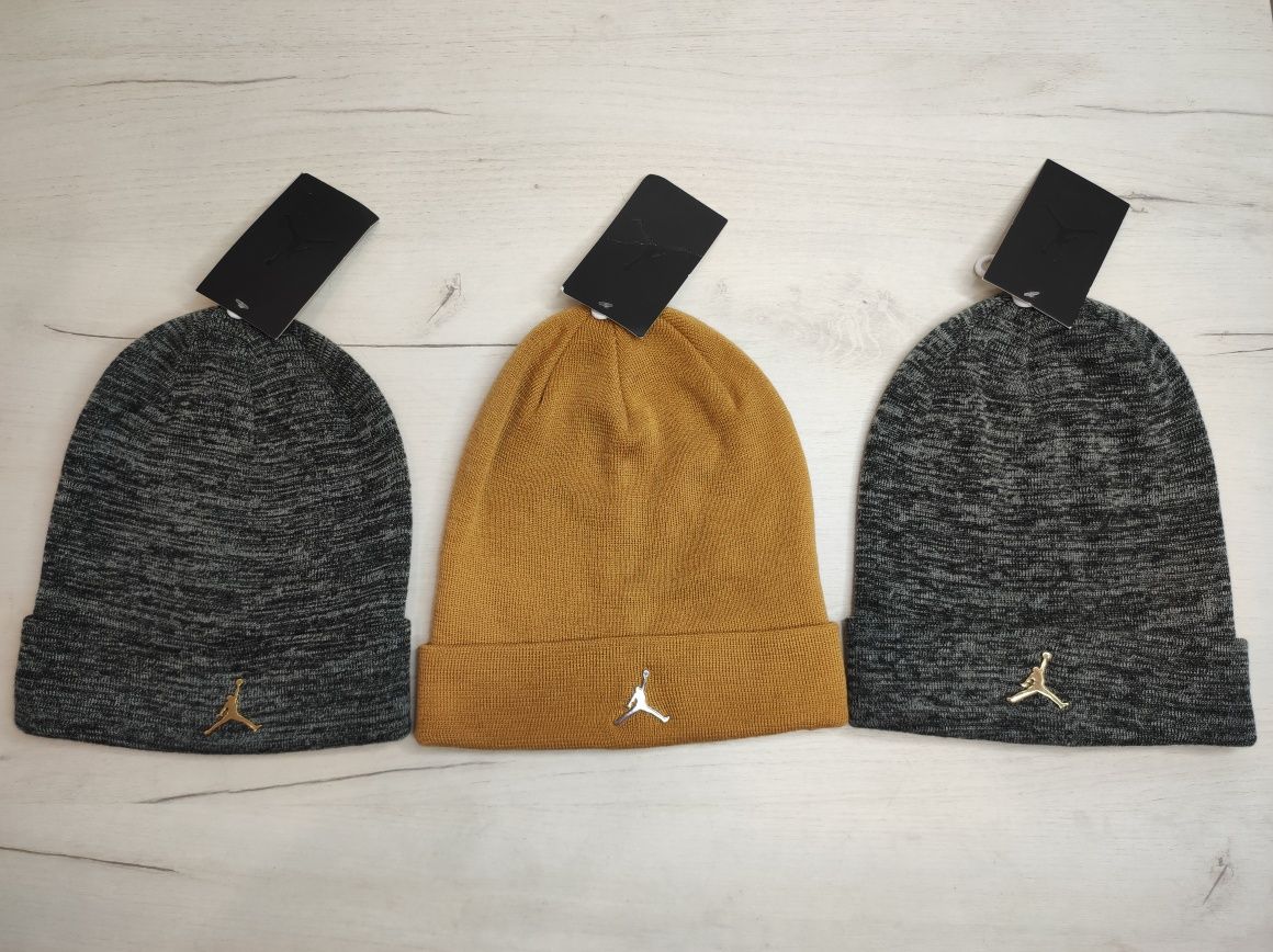 Шапка Jordan Cuffed Beanie Metal Jumpman CW6402-091 One size