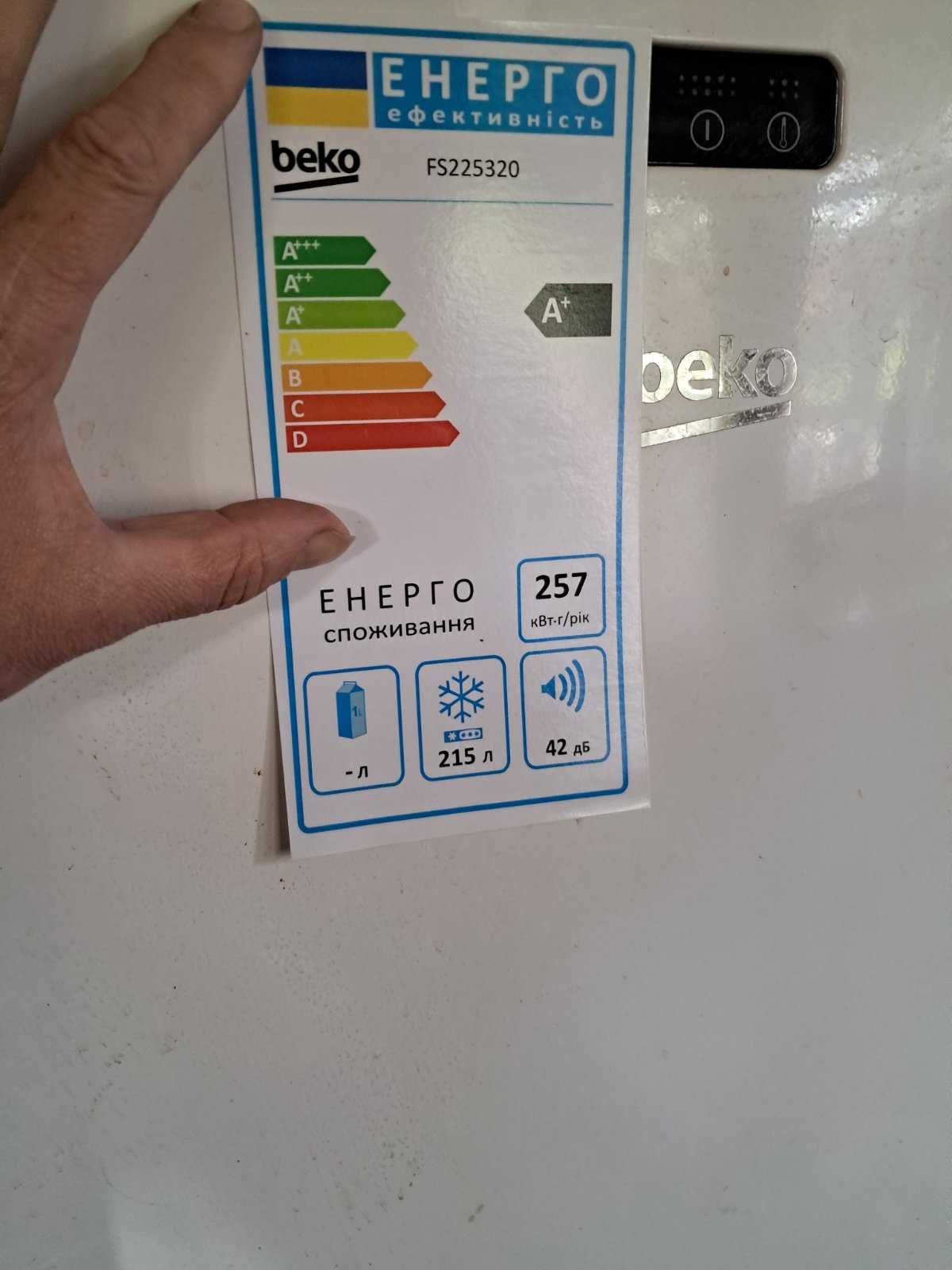 Морозильна камера Beko FS225320