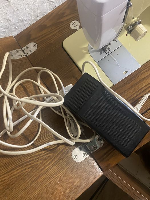 Швейна машинка Чайка 142-М