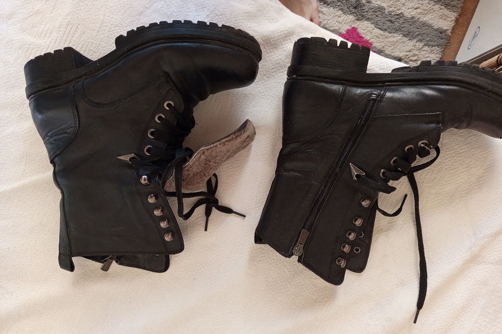 Продам Женские теплые сапожки 37 размера в Идеальном состоянии.