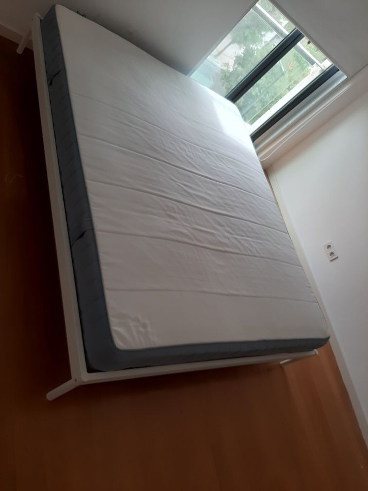 Cama de Casal Ikea+Colchão