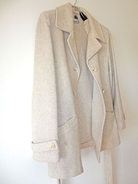 Casaco de lã cintado para senhora