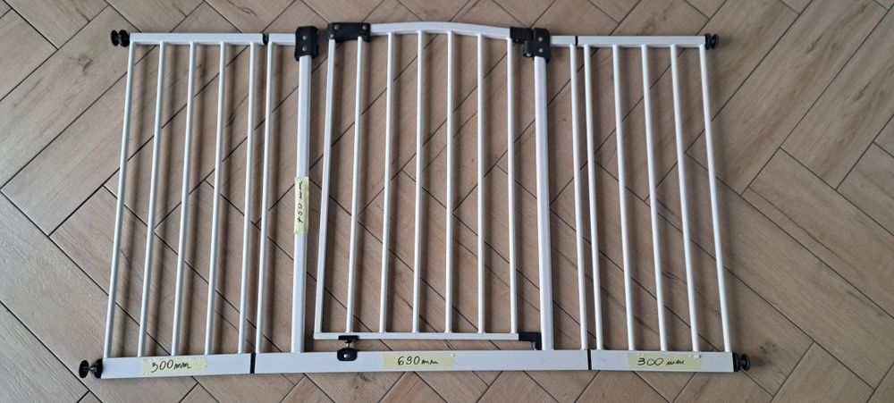 Barierka zabezpieczającą do drzwi i schodów 130cm