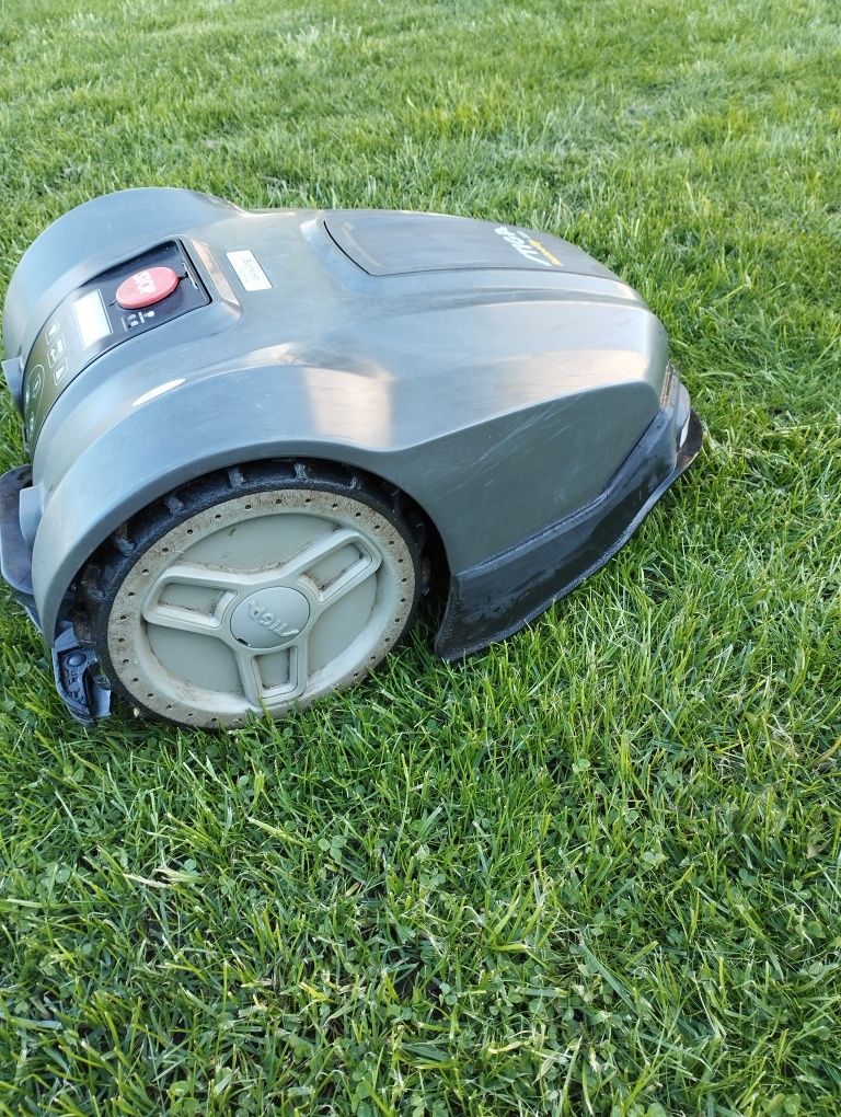 Stiga Autoclip 223 – Robot koszący + baza ładowania – do 1200 m²!