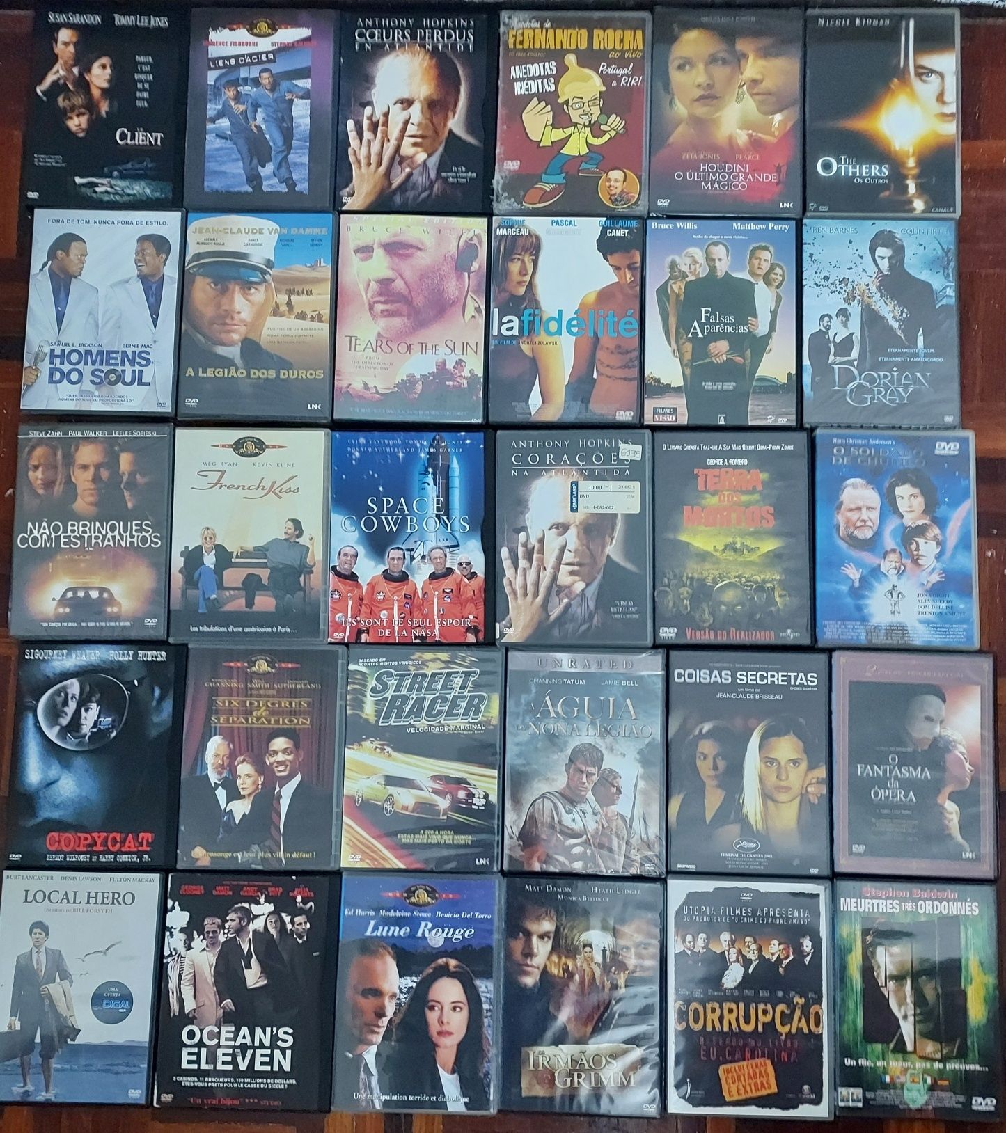 Dvds e VHS, alguns ainda com plástico, 1€ cada.