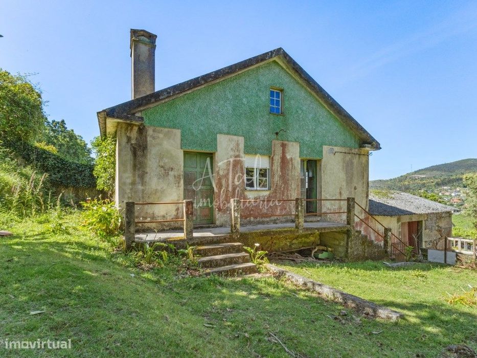 Moradia Geminada para Reconstrução em Fojo Lobal - Ponte de Lima