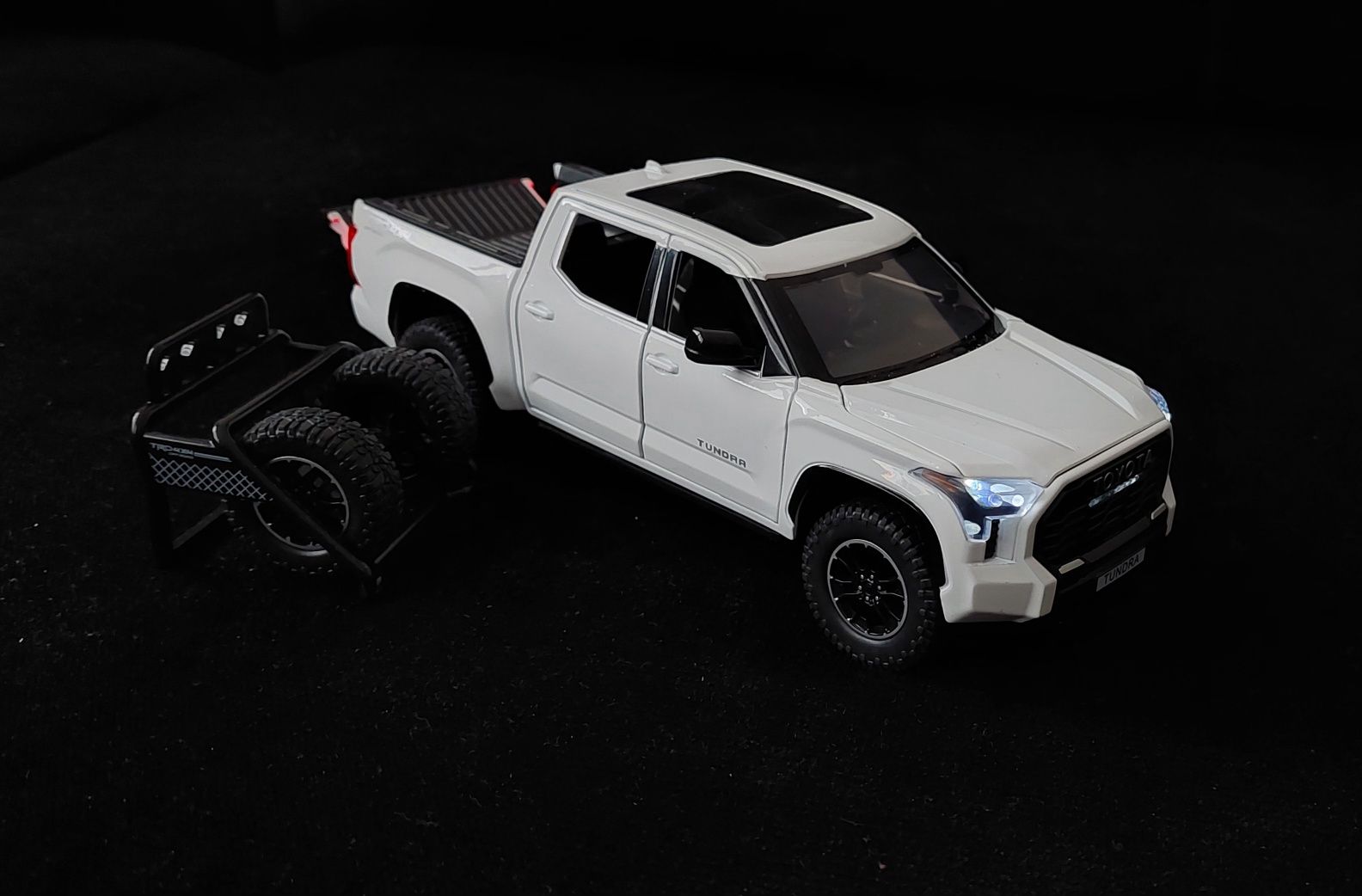 Model 1:24 Toyota TUNDRA samochód pilot zdalnie sterowany