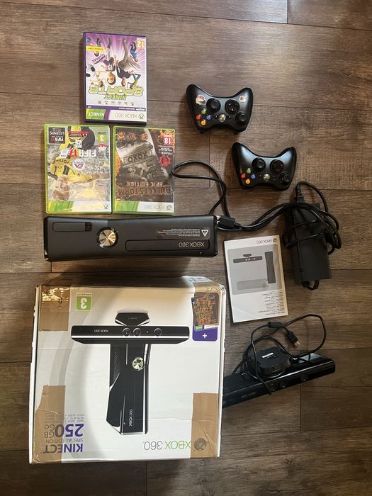 Konsola Xbox 360 2 pady Pudelko
