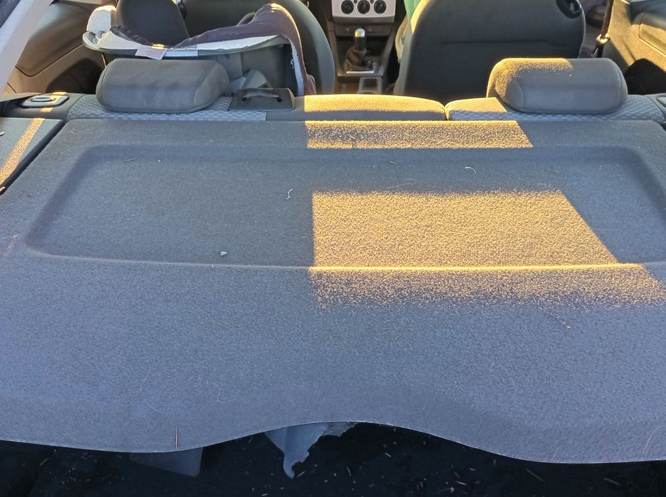 Pólka bagażnika Ford Focus Mk2 3d.