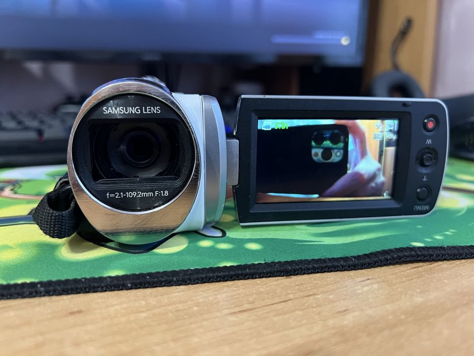Видеокамера Samsung HMX-F90