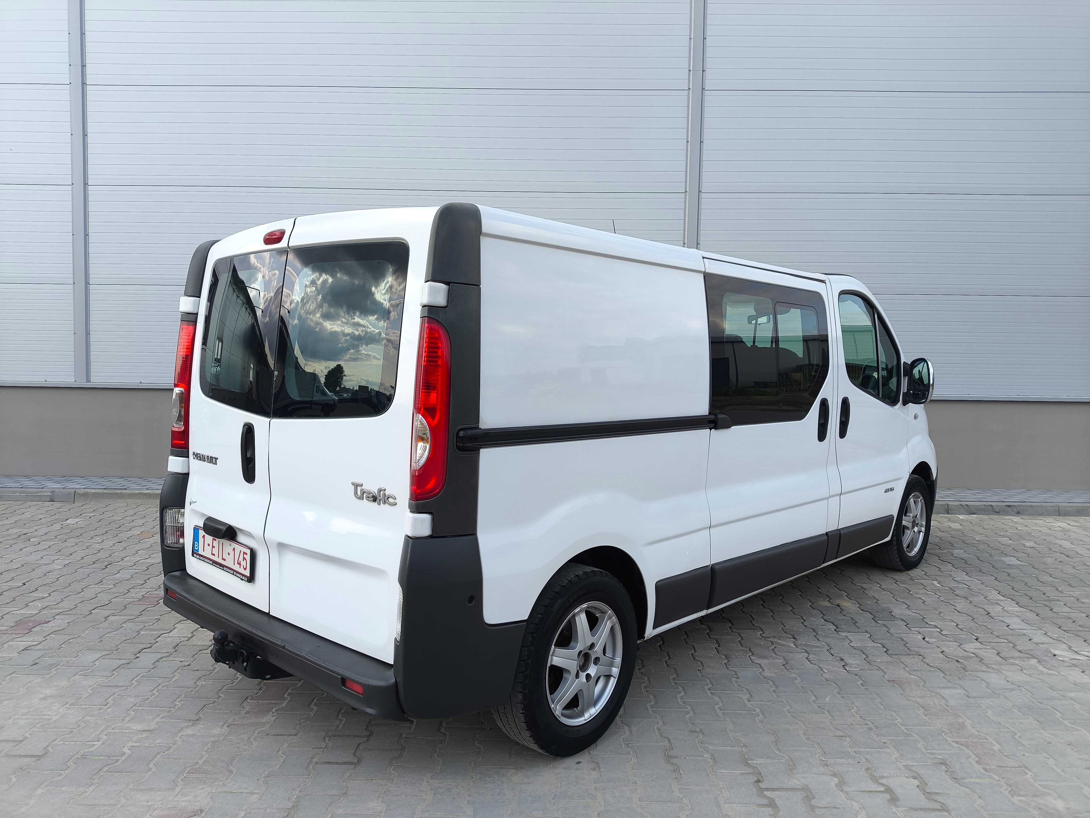 Renault Trafic 2.0 DCi 115KM**Brygadówka 6-osobowy**Klimatyzacja**Lift