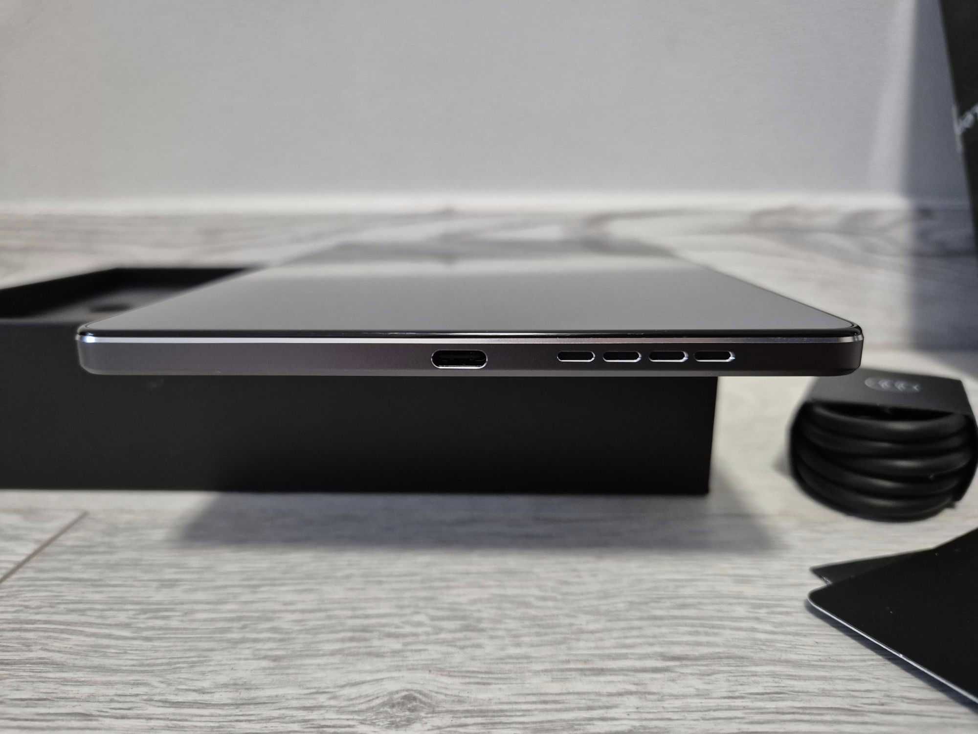 новий ігровий планшет 8.8" Lenovo Y700 (144Hz. Snap 8. RAM 12. 256GB)