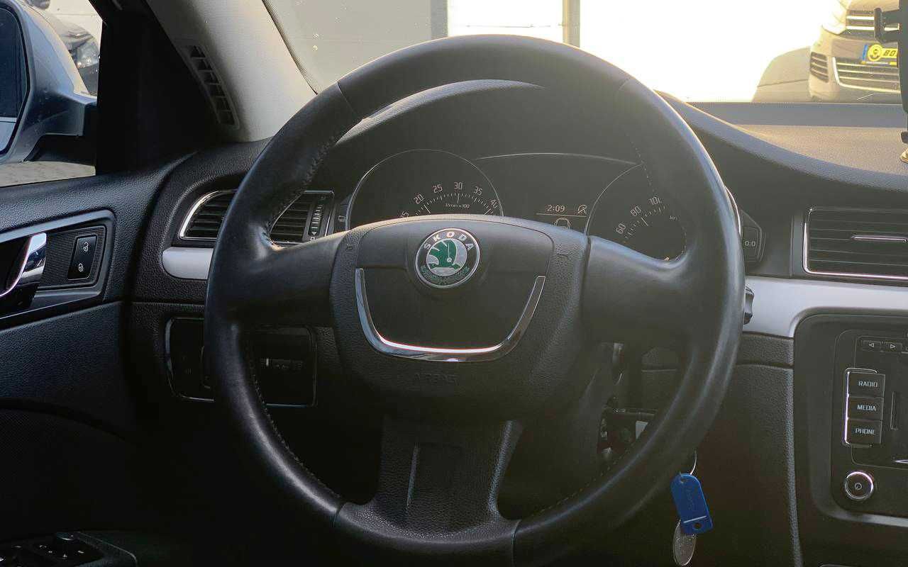 Skoda Superb 2012