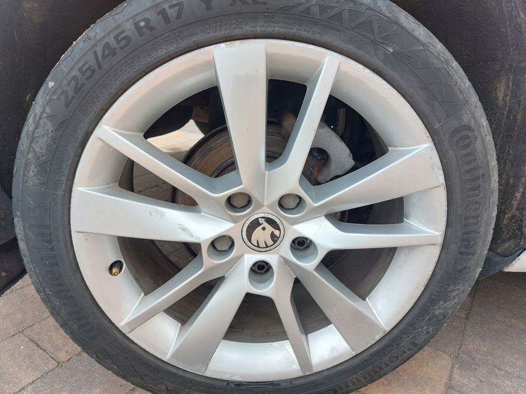 Felgi Aluminiowe 17/5x112 Et49 Skoda Octavia Iii Superb Ii 5ecc