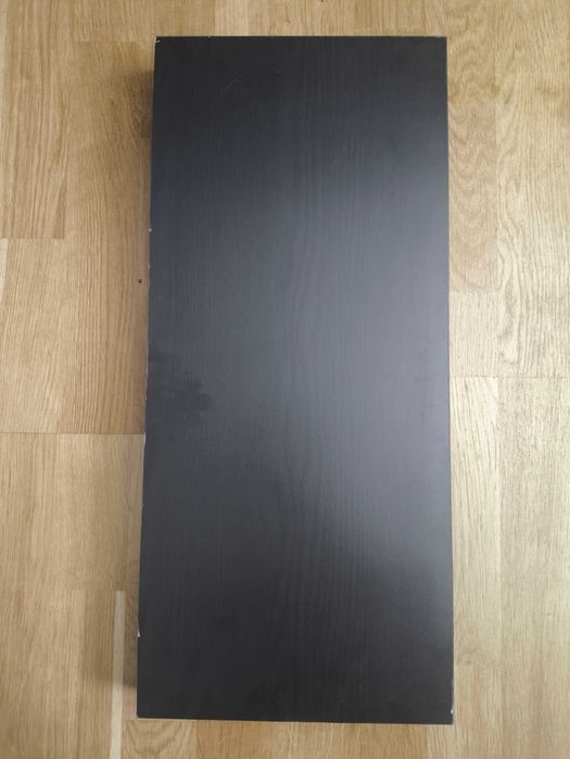 Brązowa półka ścienna