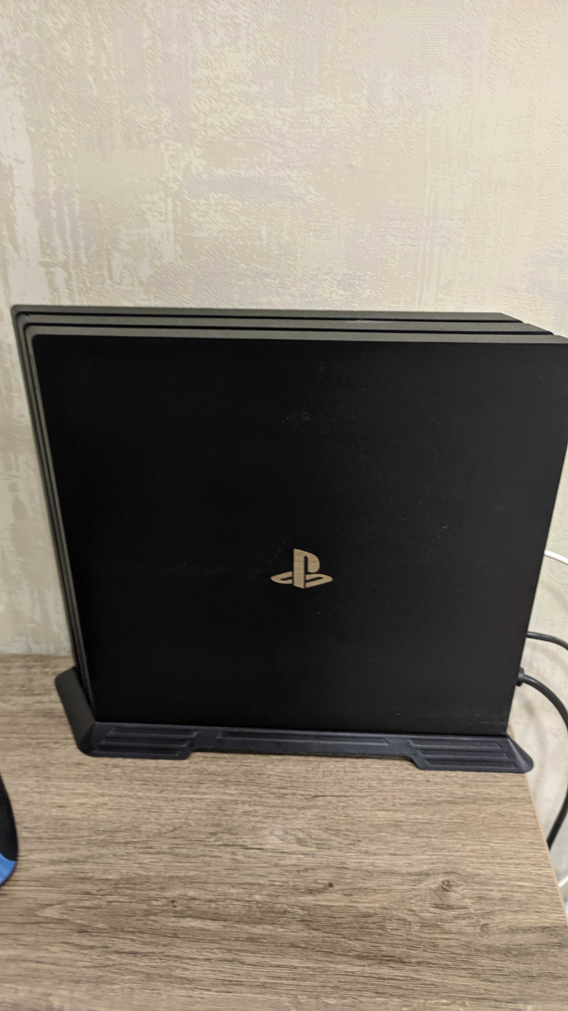 Продам PS4 Pro 2 Tb