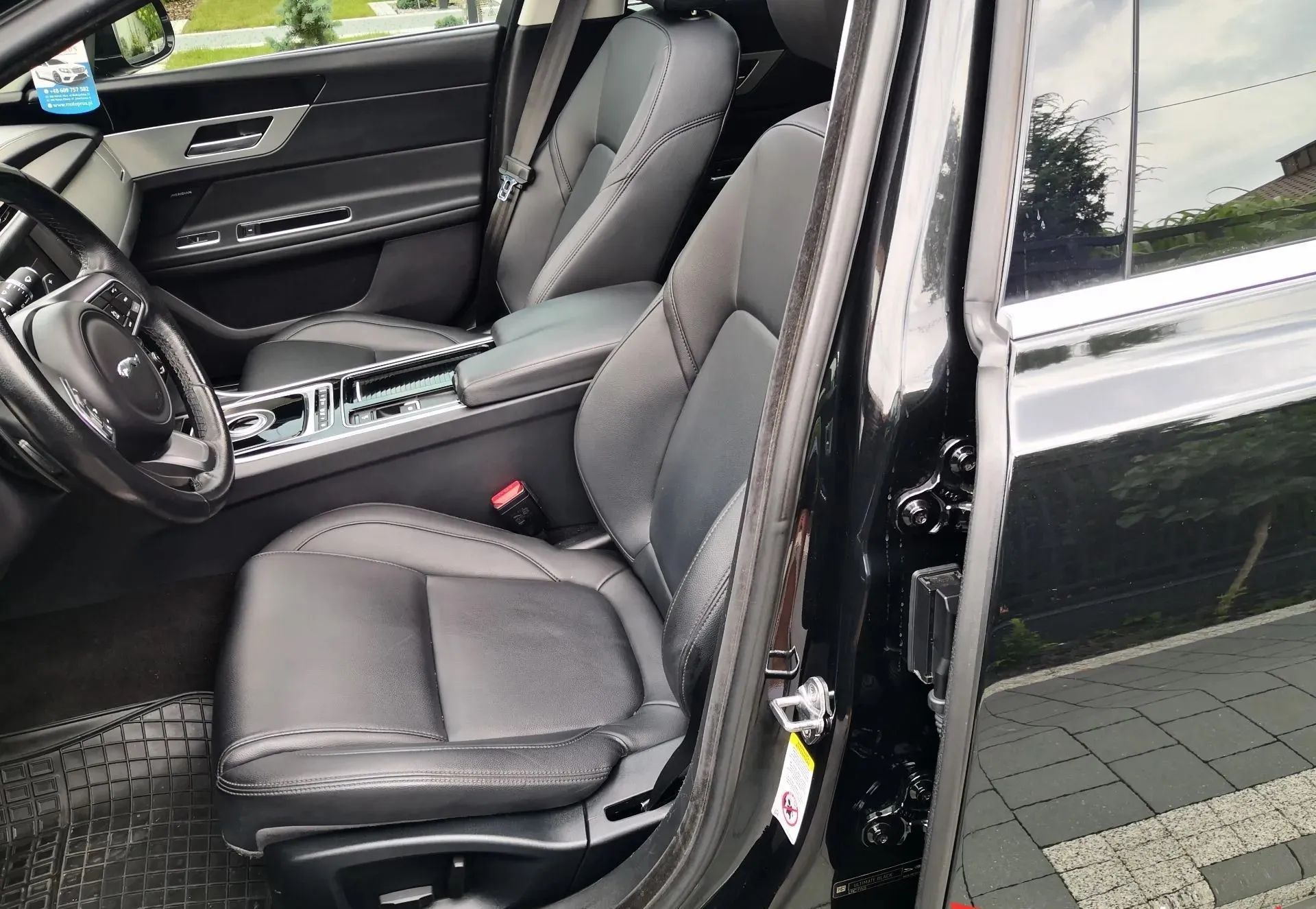 Jaguar XF 2.0D 180KM AWD