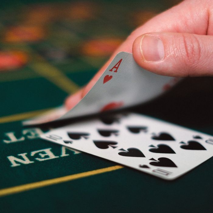 Mobilny krupier. Stół do ruletki. Ruletka, poker, black,mobilne Casino