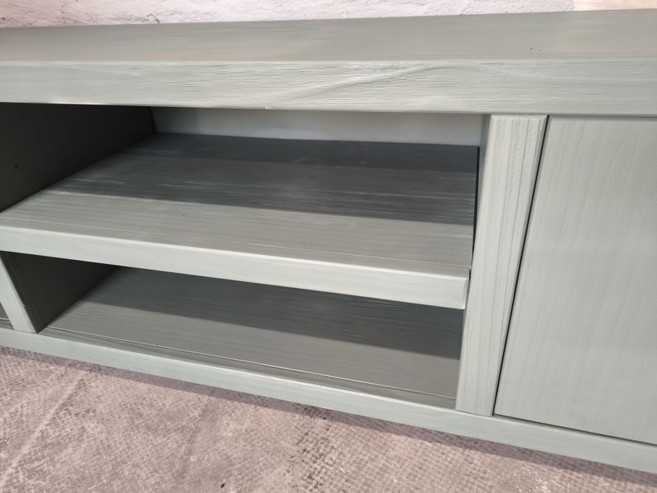 Oliwkowa drewniana szafka RTV meble u Szwagrów