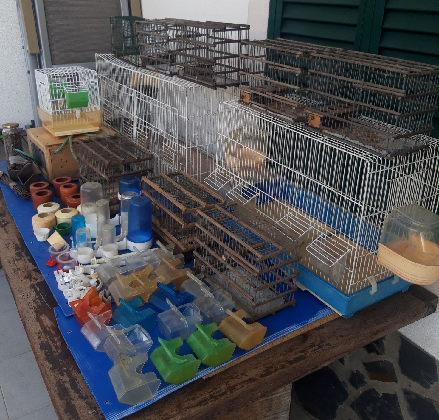 Gaiolas para pássaros, viveiros e acessórios