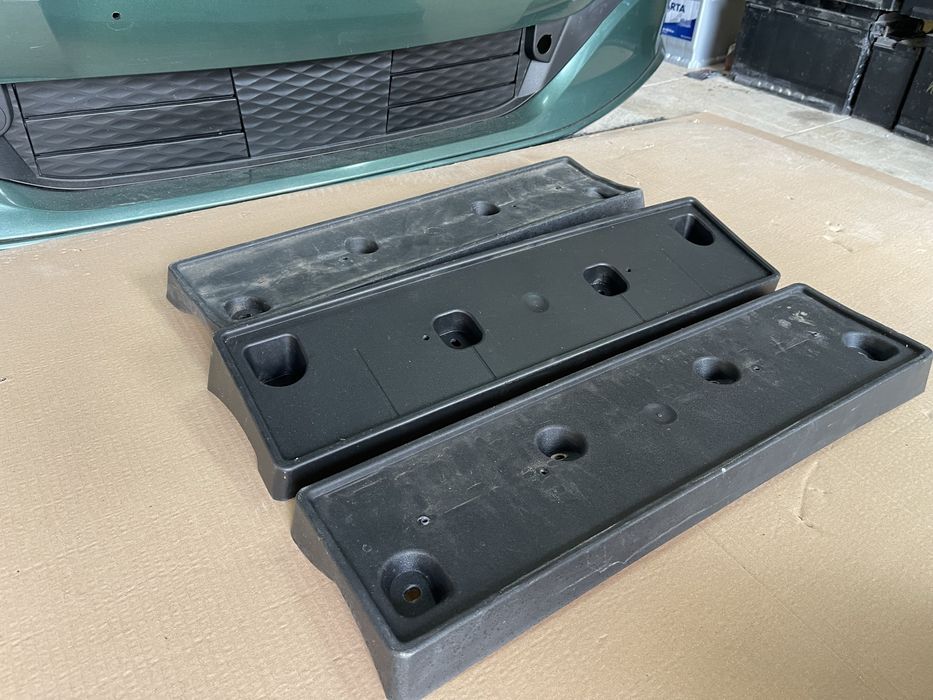 Ford Mustang Mach E Подіум для номерного знаку