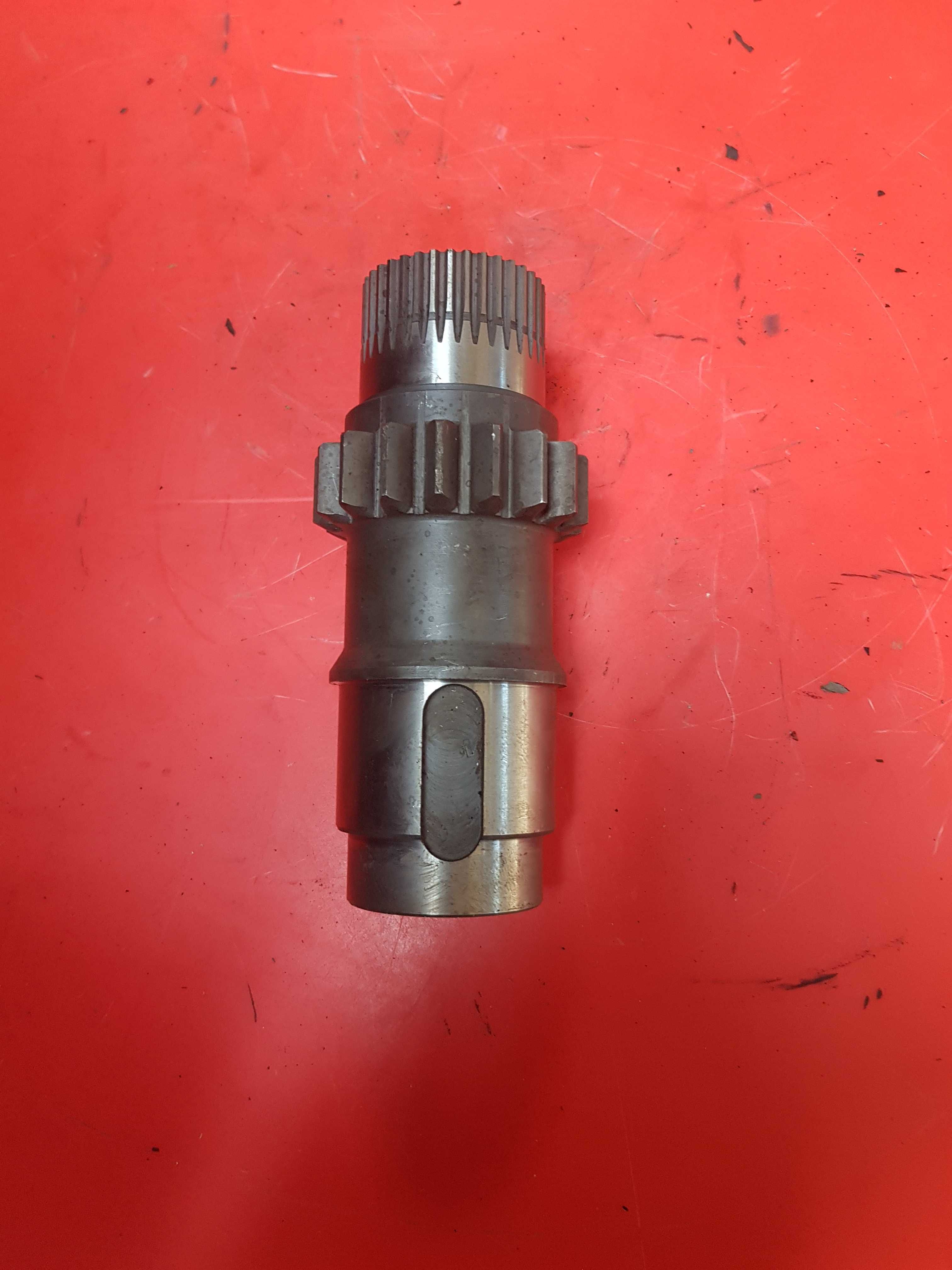 Wałek reduktora dolny ZETOR 55111.998