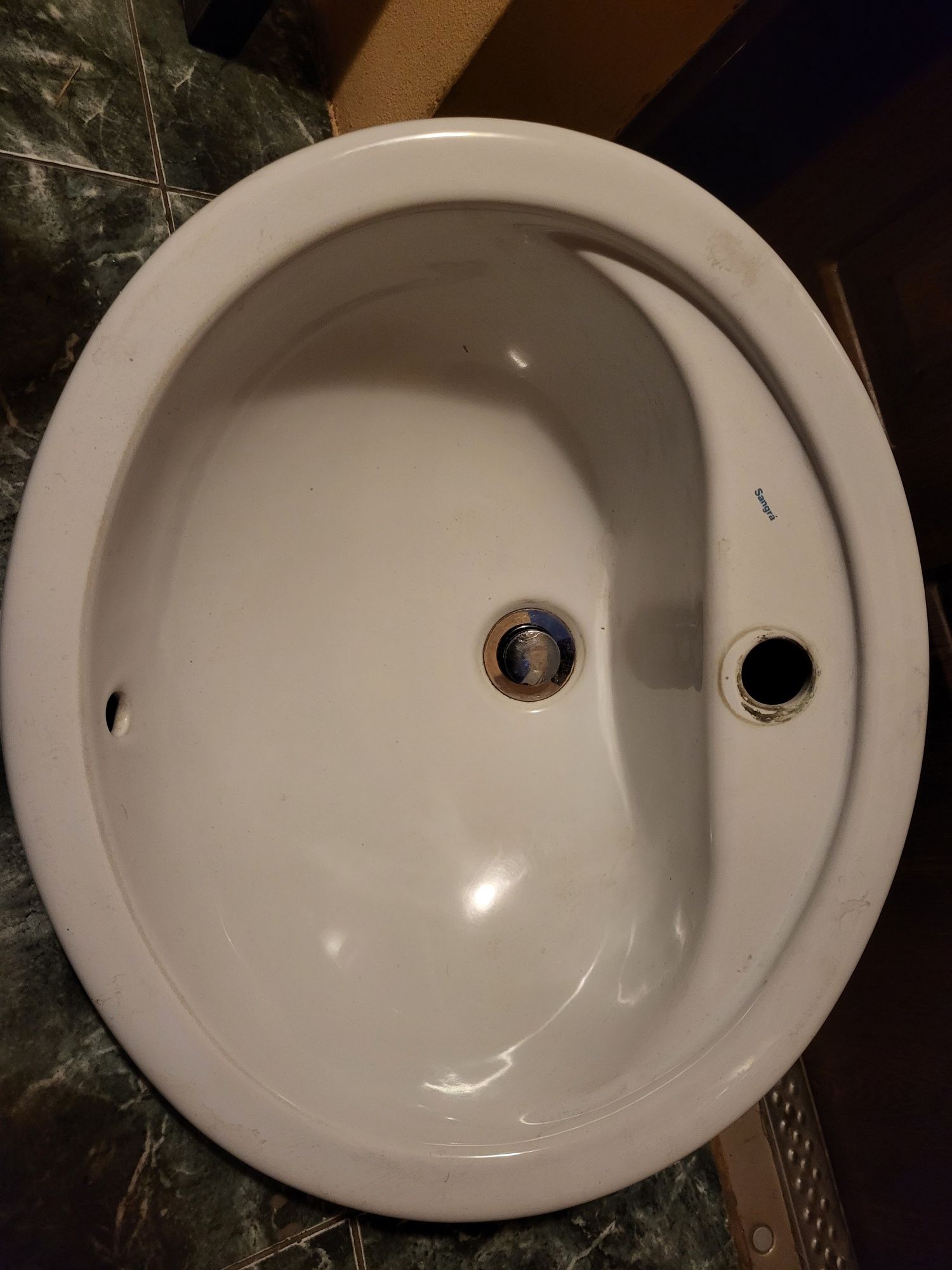 Zlew z baterią i wężykiem