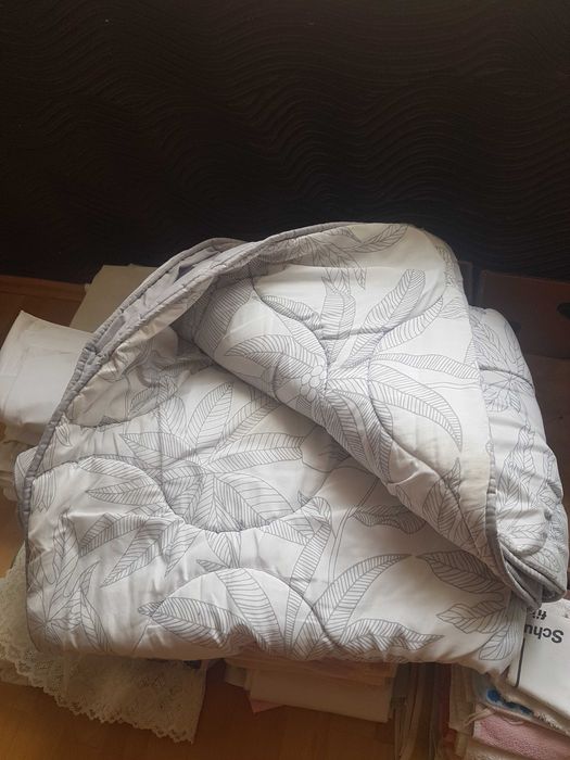 kołdry,lekka na duże łózko 2mx 2m.
