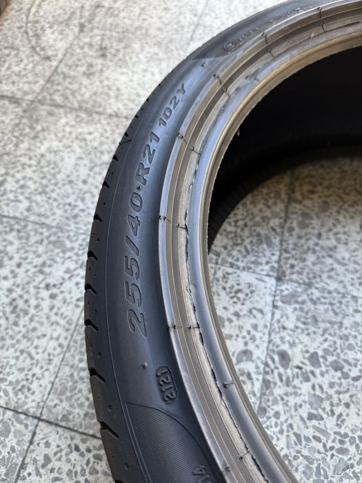 Pneus semi-novos 255/40R21