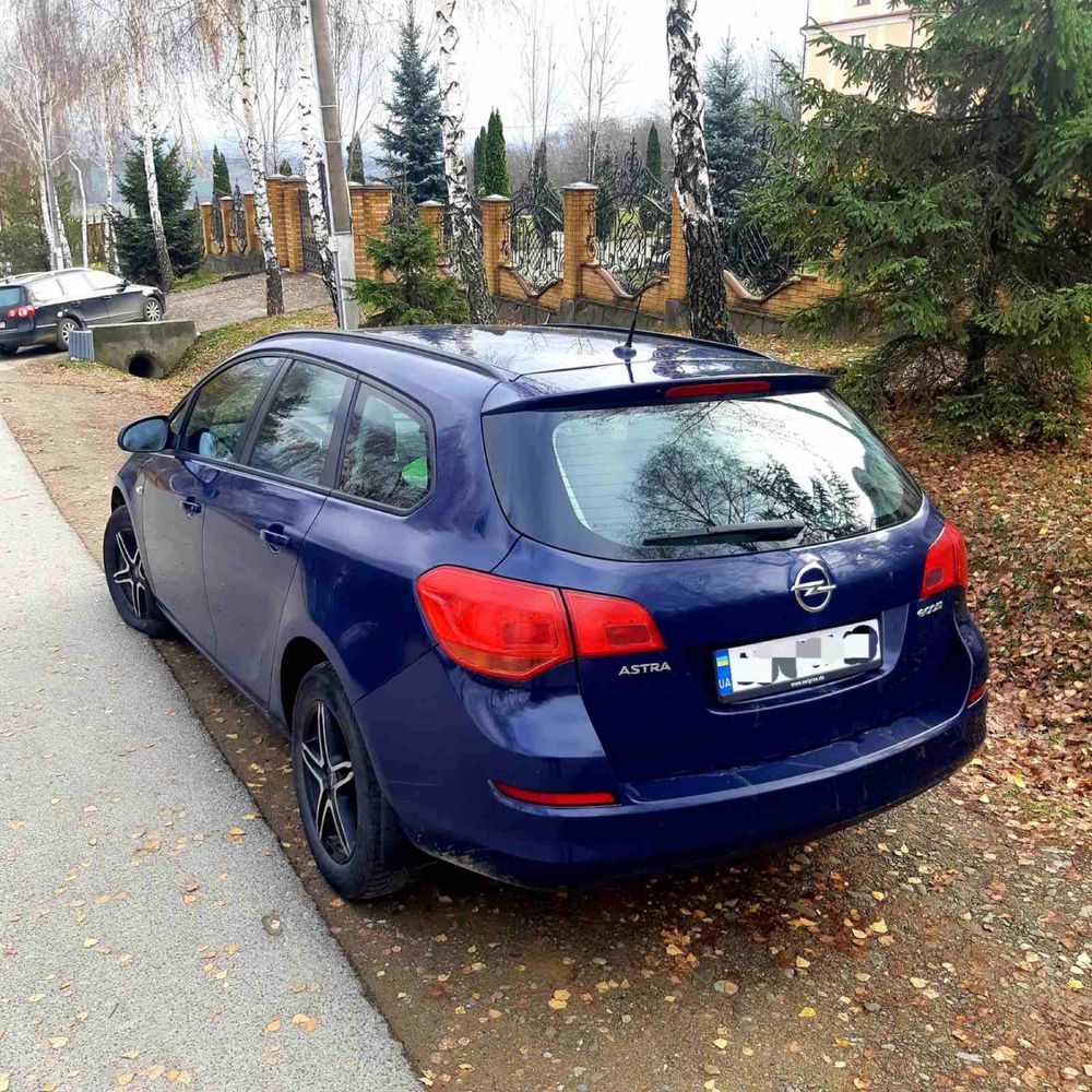 Продам или обменяю  Opel Astra J