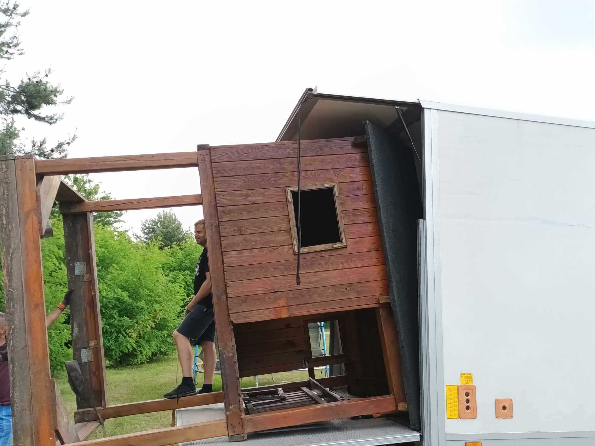 Przeprowadzki transport wywóz utylizacja mebli auta z windą Tanio