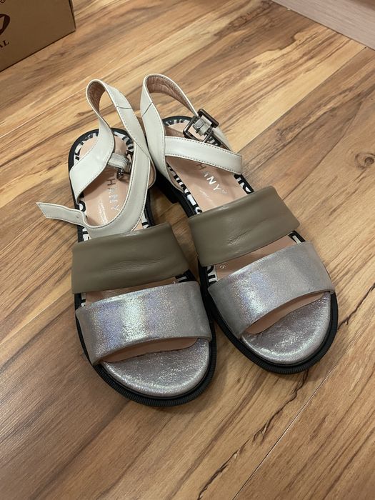 Босоніжки на худеньку ніжку