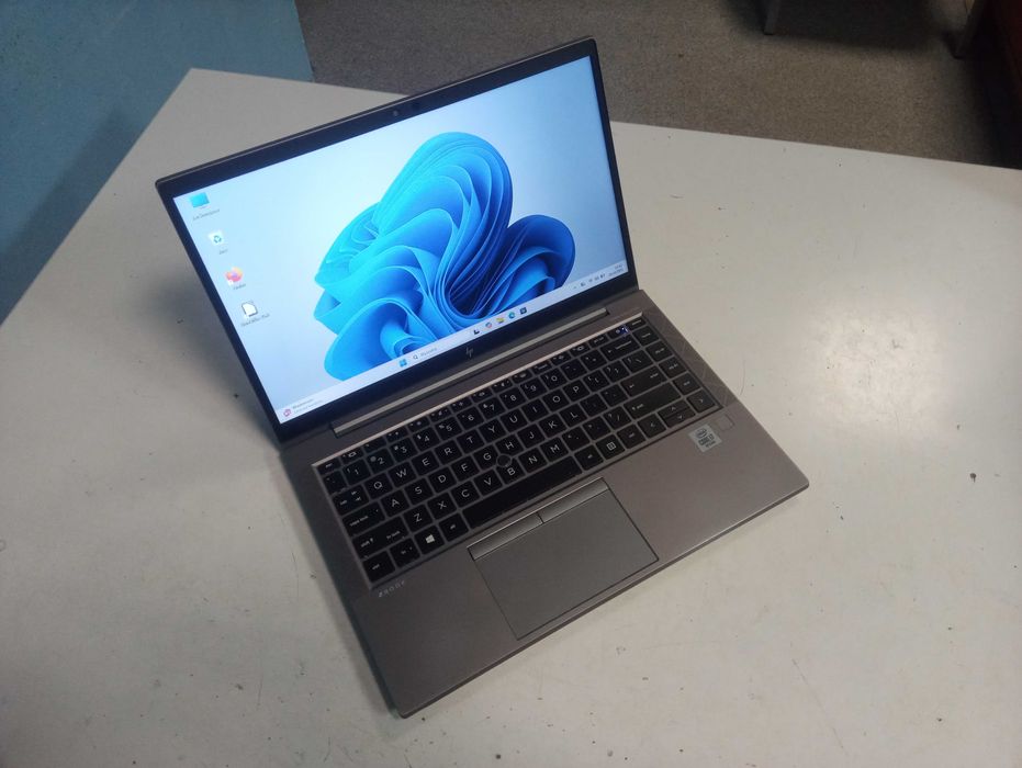 laptop HP Zbook Firefly 14 G7, i7-10510U 16GB, SSD 512GB Nvidia Quadro