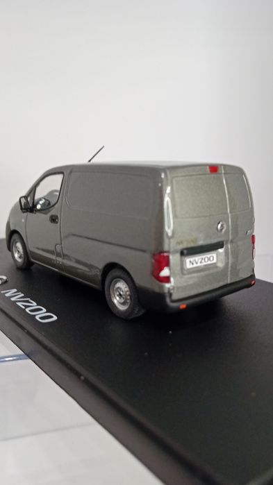 1/43 Nissan NV200