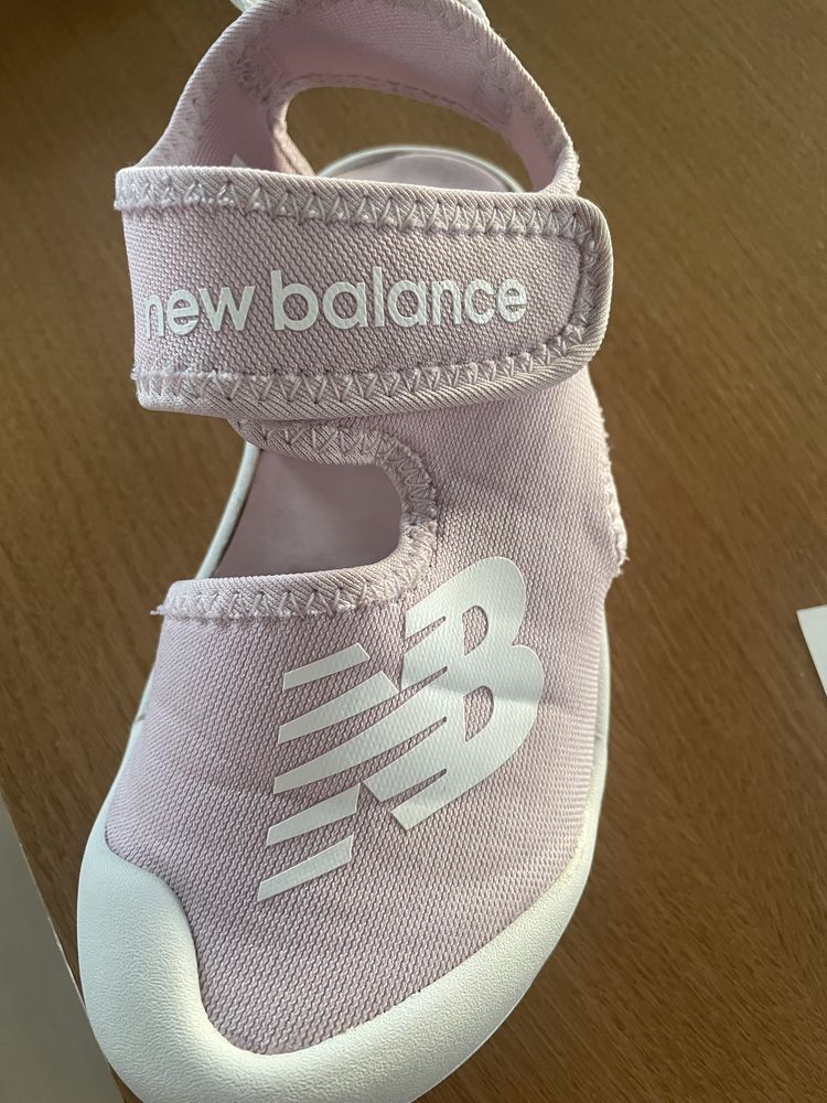 New Balance sandały różowe dla dziewczynki