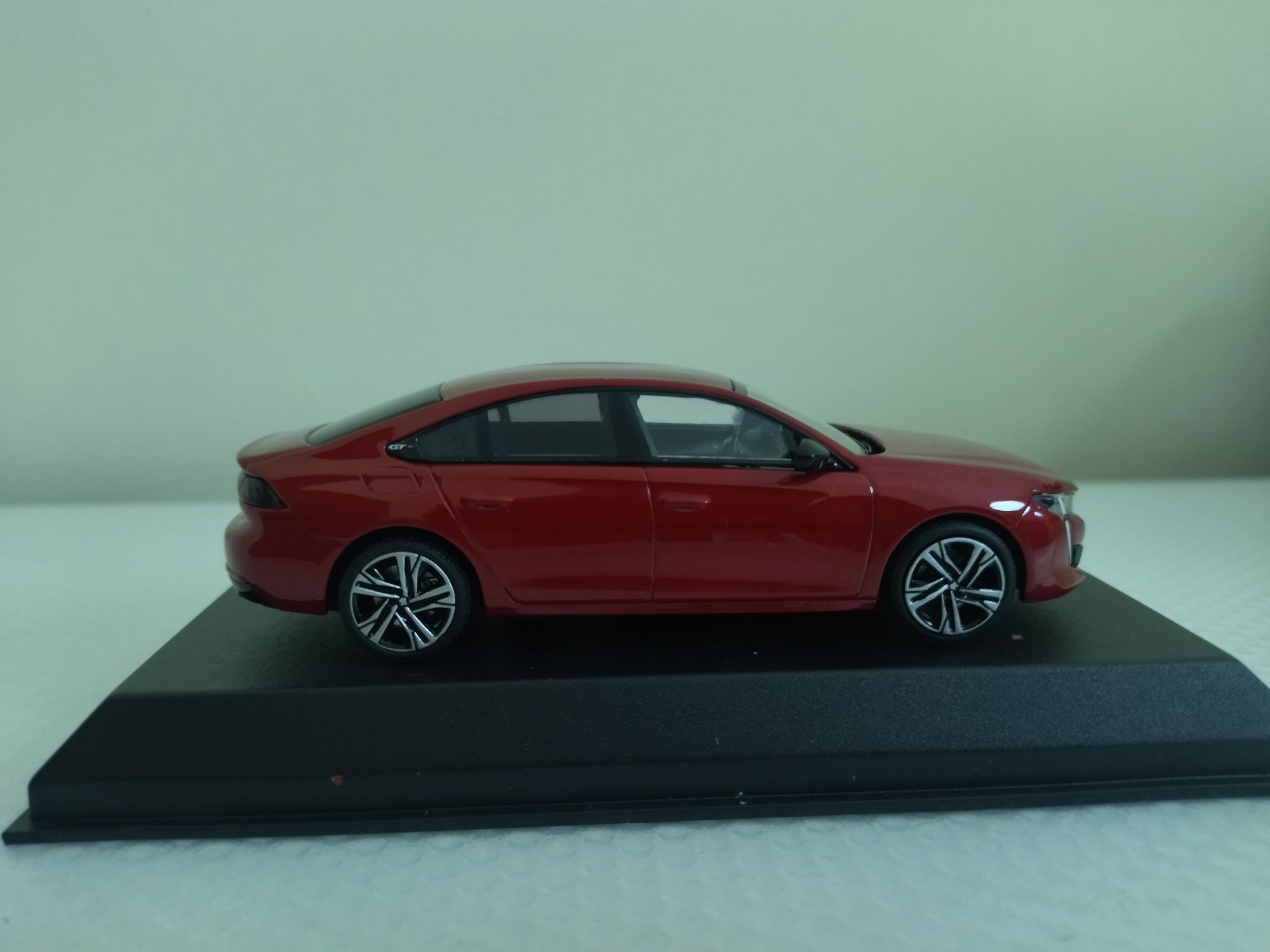 Miniatura Peugeot 508 GT 1/43 Nova