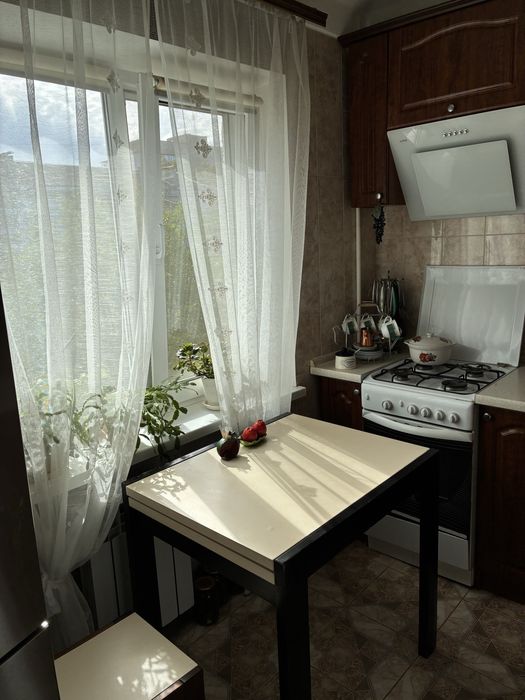 Продам 2 кв с раздельными комнатами на Космосе г Запорожье