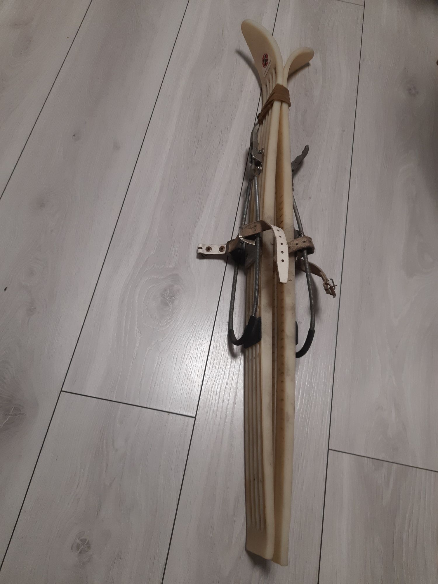 Narty  z prl polsport Toruń 1987rok nowe 90cm