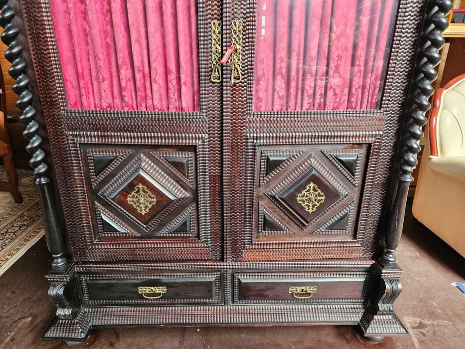 Excelente livreiro antigo em madeira maciça - Muito bom estad