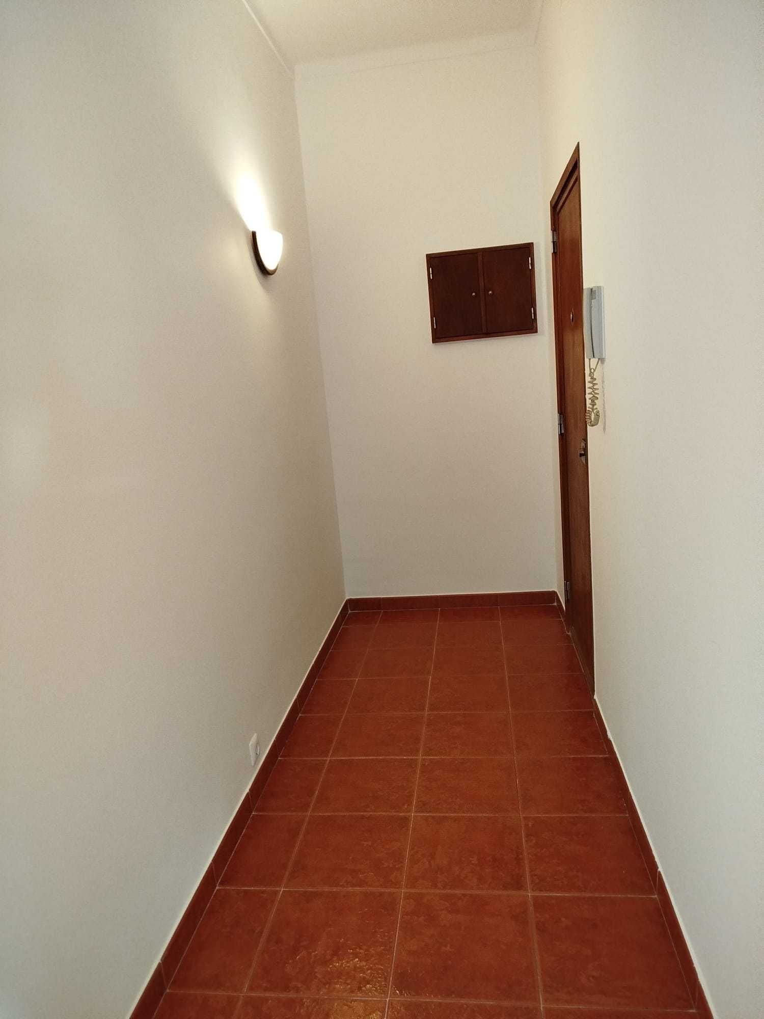 Aluguer T2 em Caxias