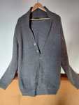 Sweter zapinamy na guziki