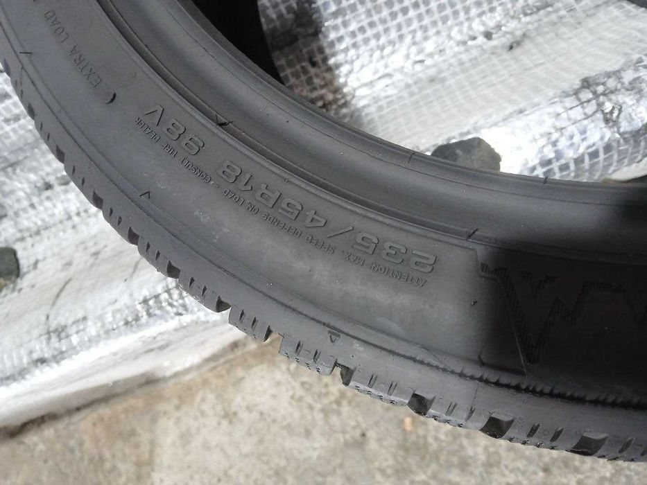*Шина Dunlop 235/45R18. 1шт. Зима Розпаровка 2024р. (0554)