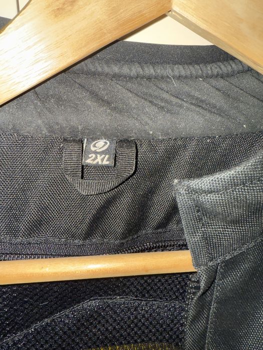 * USADO * Casaco Moto Caparica Peles