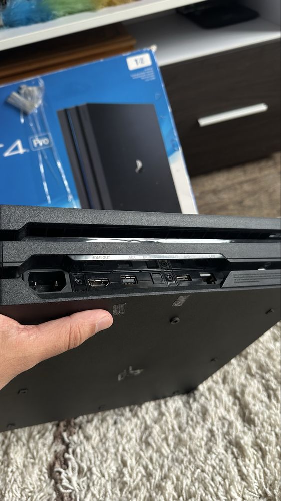 Sony Playstation 4 Pro 1 TB с дисководом + detroit