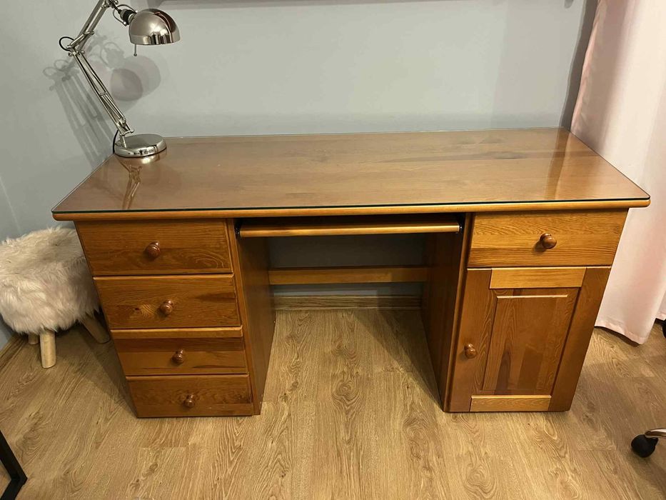 Biurko sosnowe z szybą ochronną