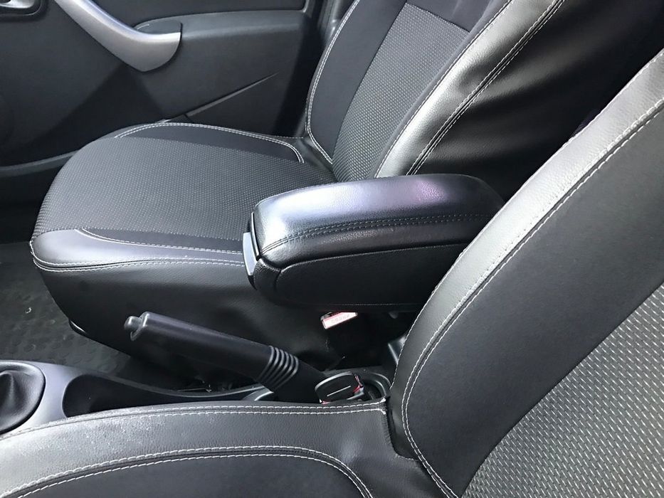 Renault Dacia Duster Подлокотник в подстаканник